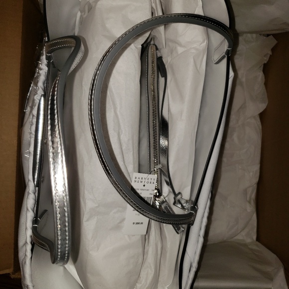 Givenchy Leather Antigona Tote - Picture 4 of 8